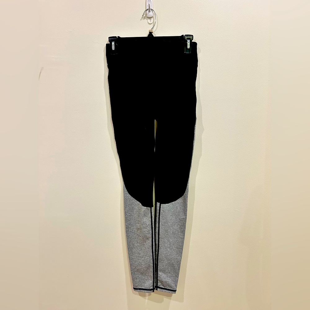Women’s Fabletics Black and Gray Size Small Workout leggings
